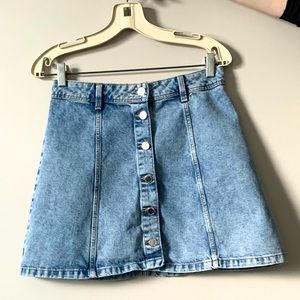 buttoned denim skirt
